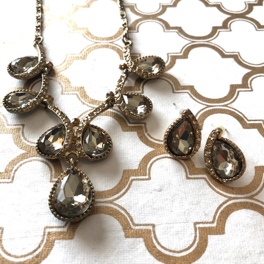 Brown gem necklace and earring set